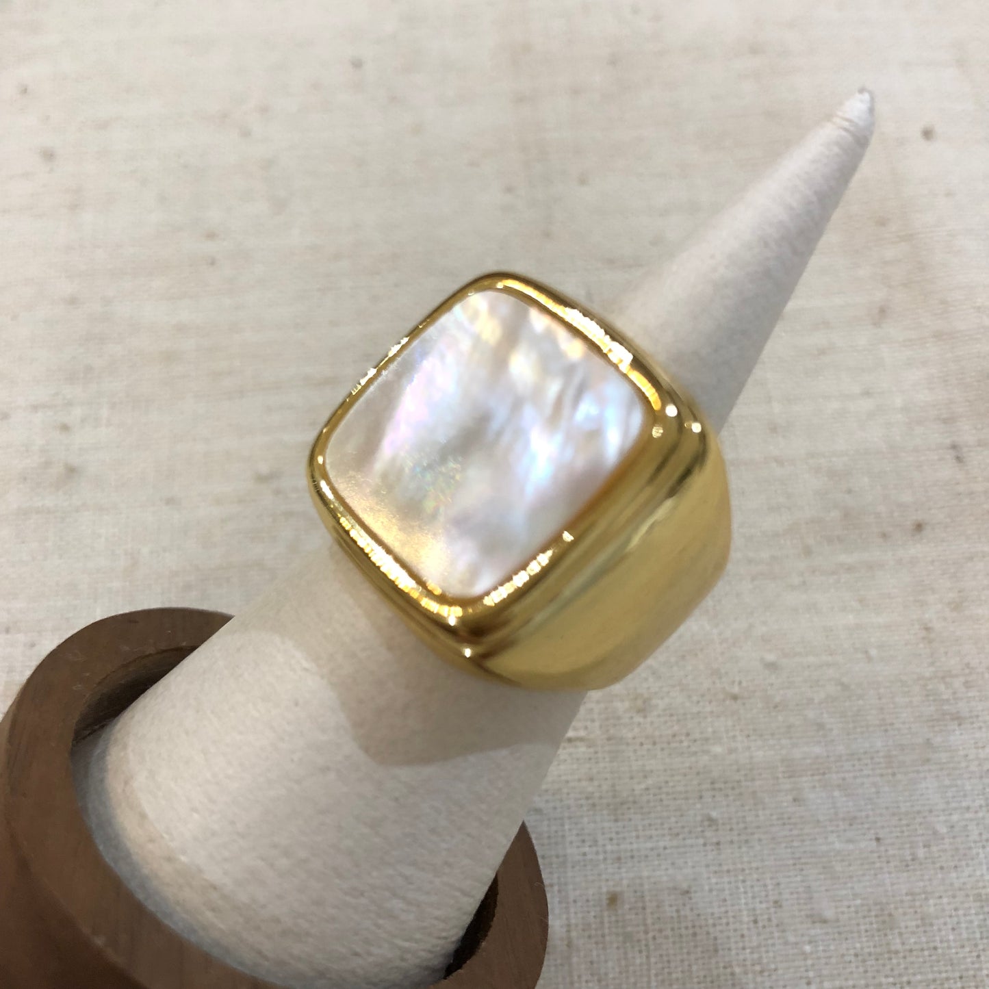 Iridescent Shell Bold Ring