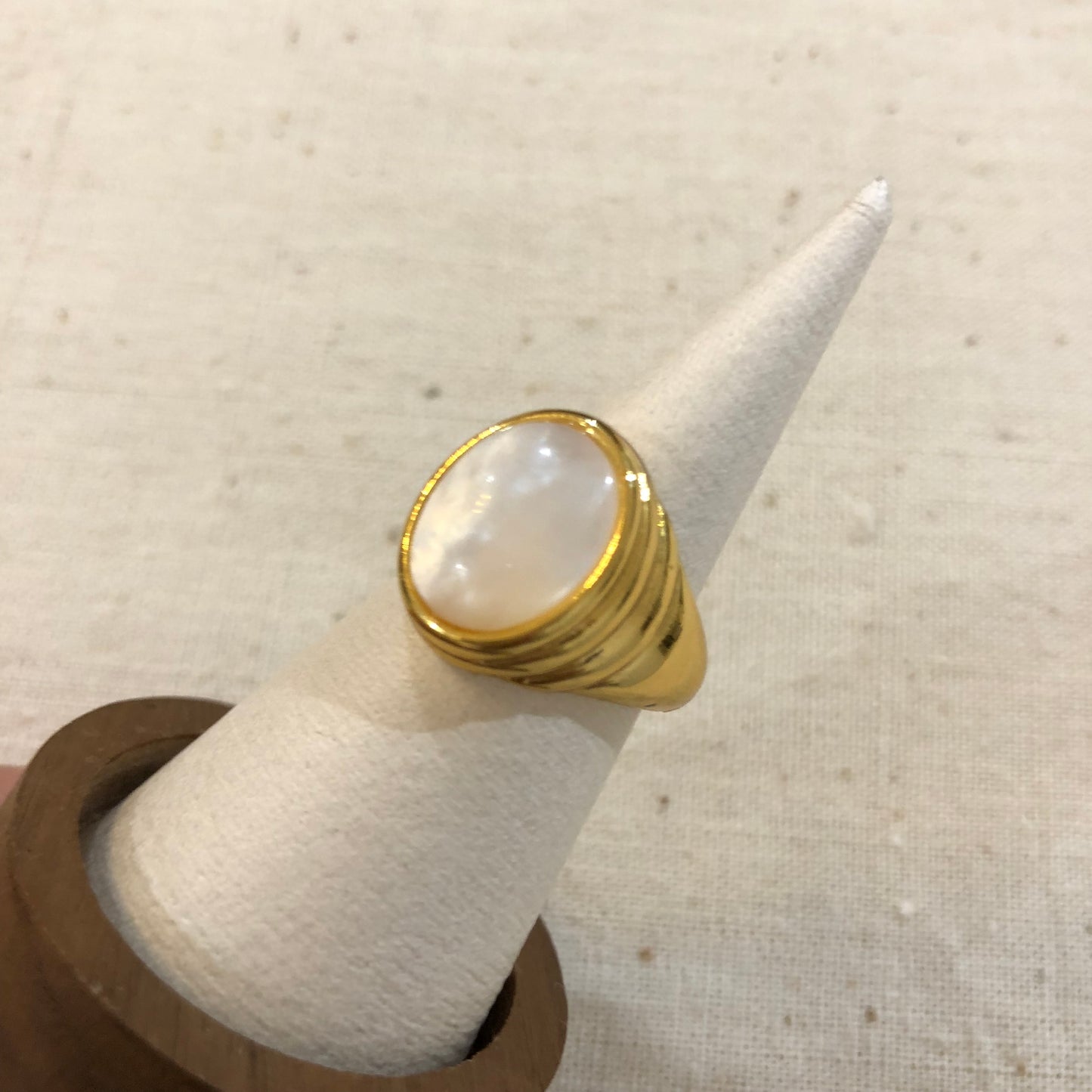 Vintage Shell Signet Ring