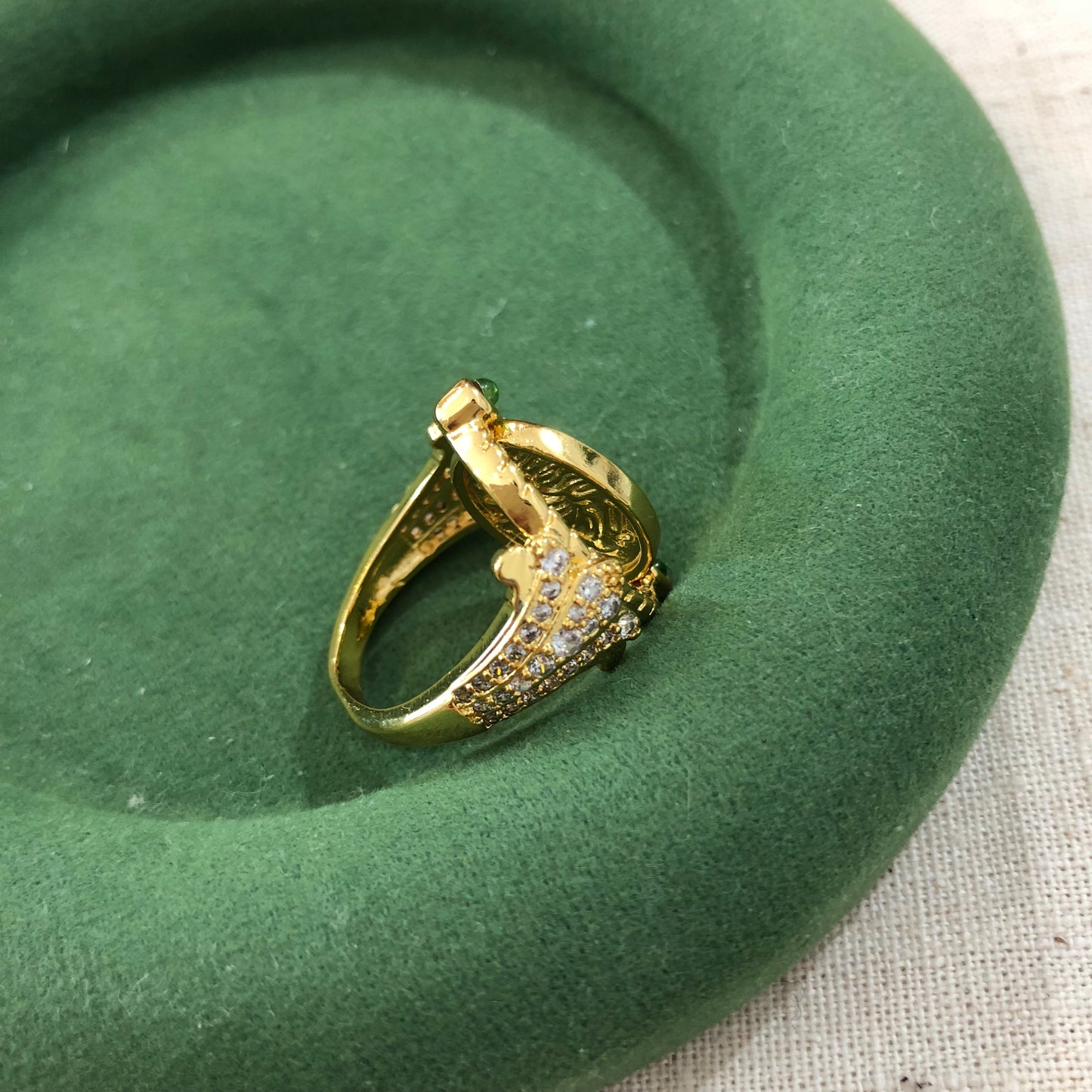 Verdant Crest Signet Ring