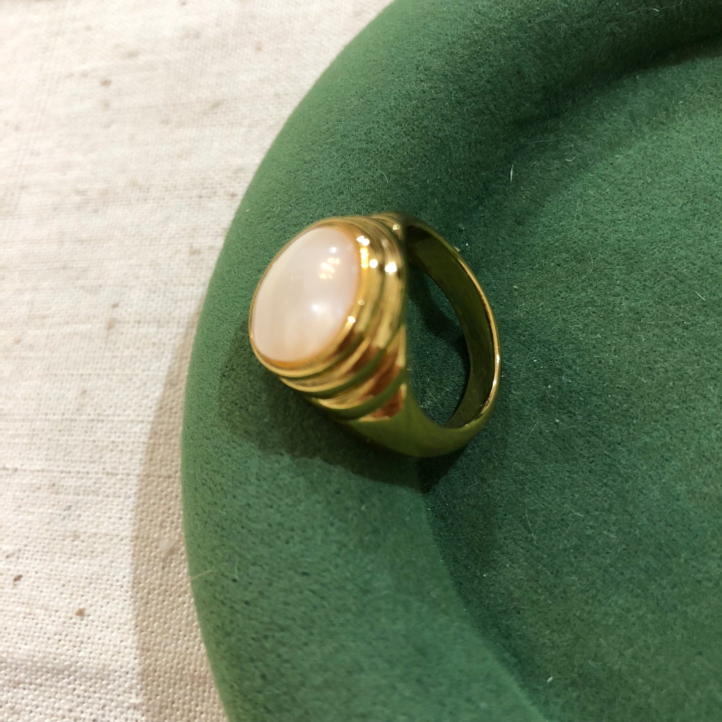 Vintage Shell Signet Ring