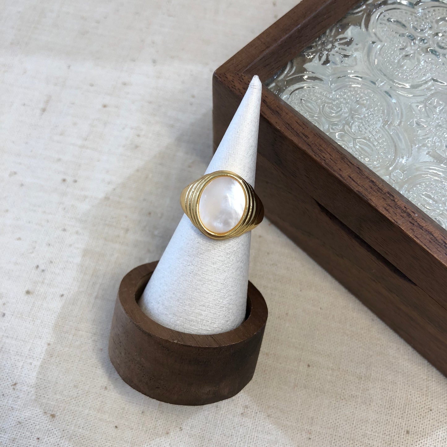 Vintage Shell Signet Ring