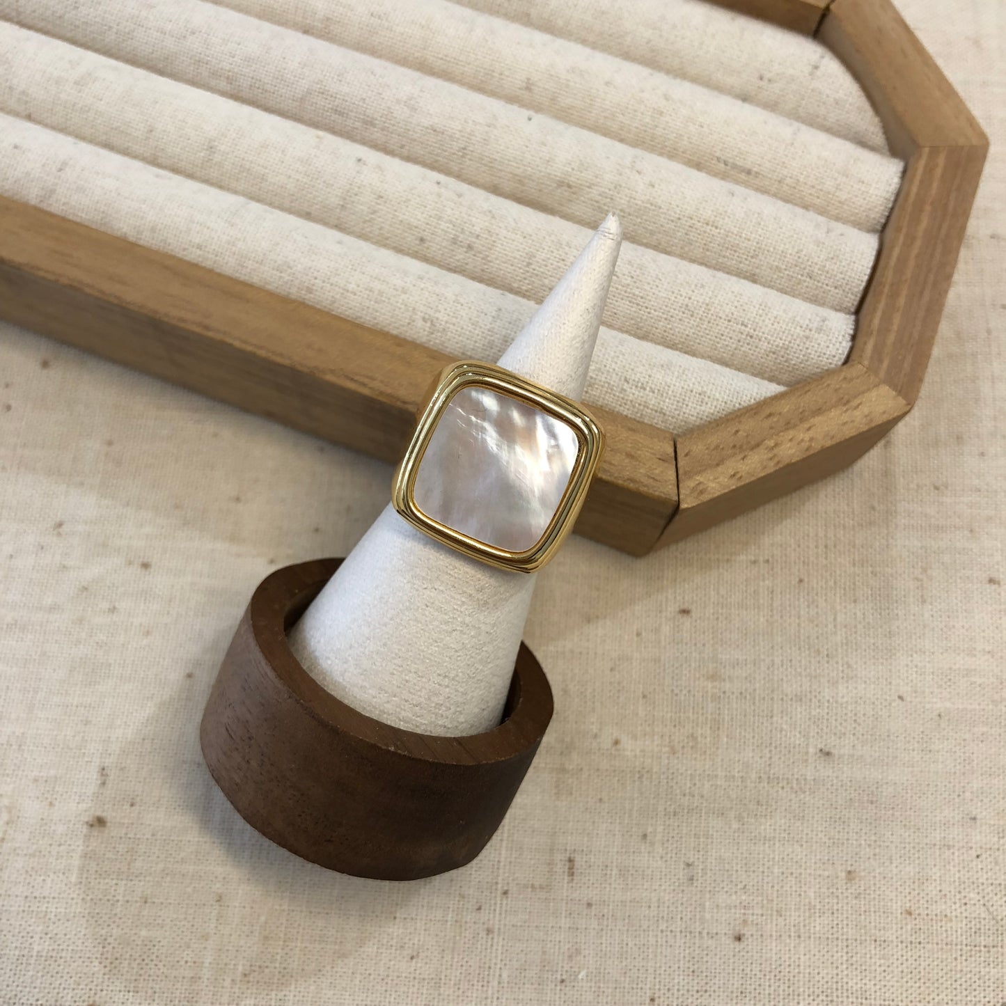 Iridescent Shell Bold Ring