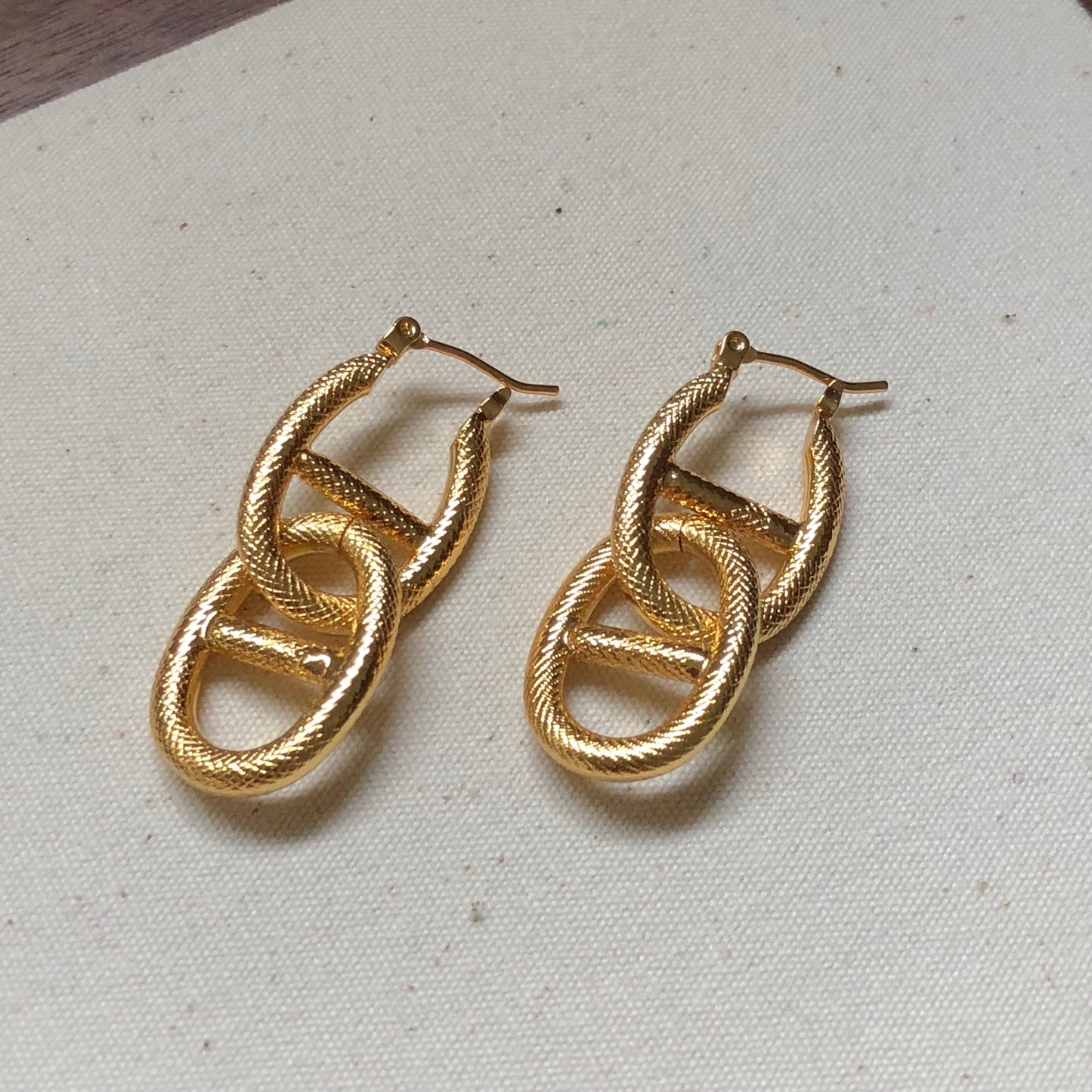 Textura Chain Hoops