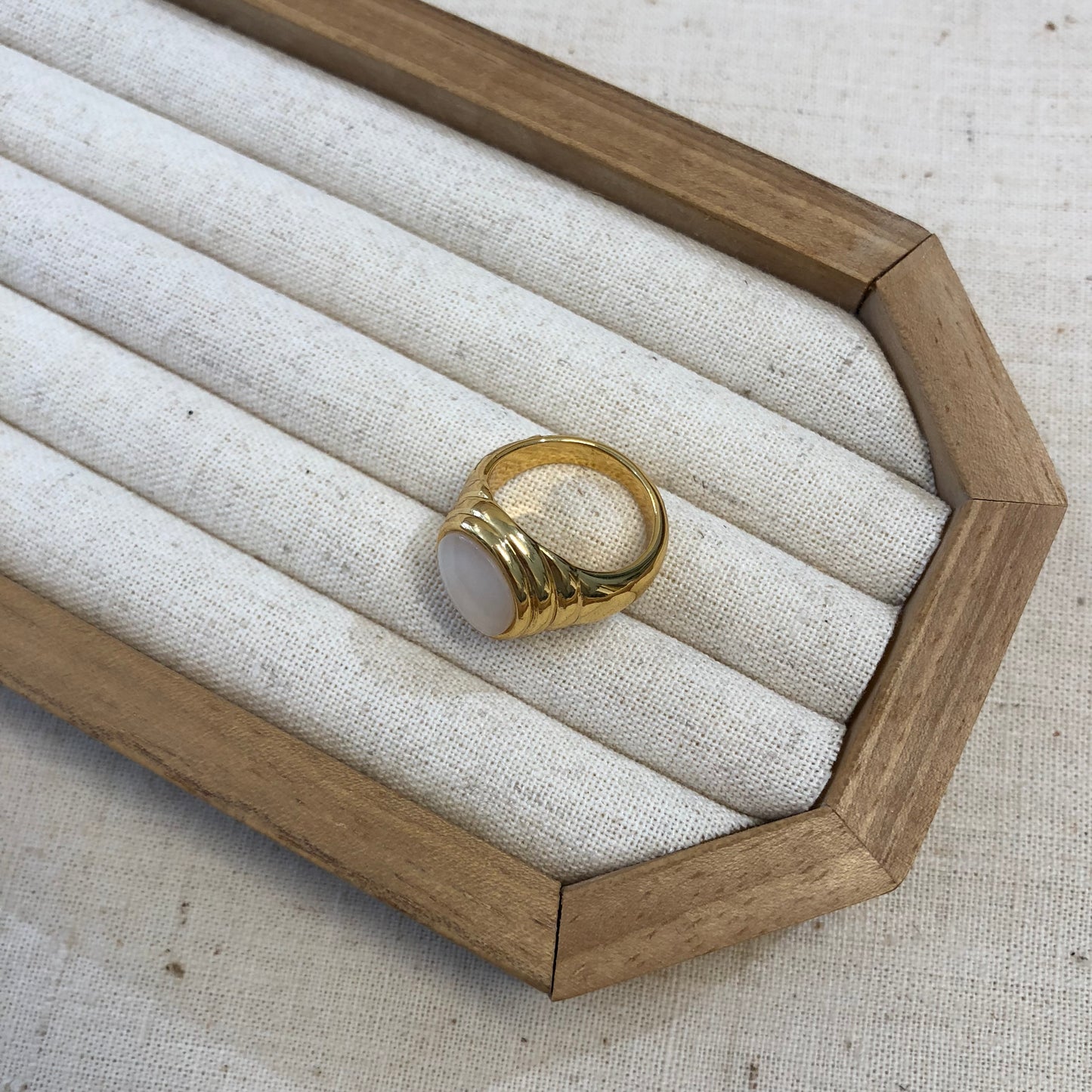 Vintage Shell Signet Ring