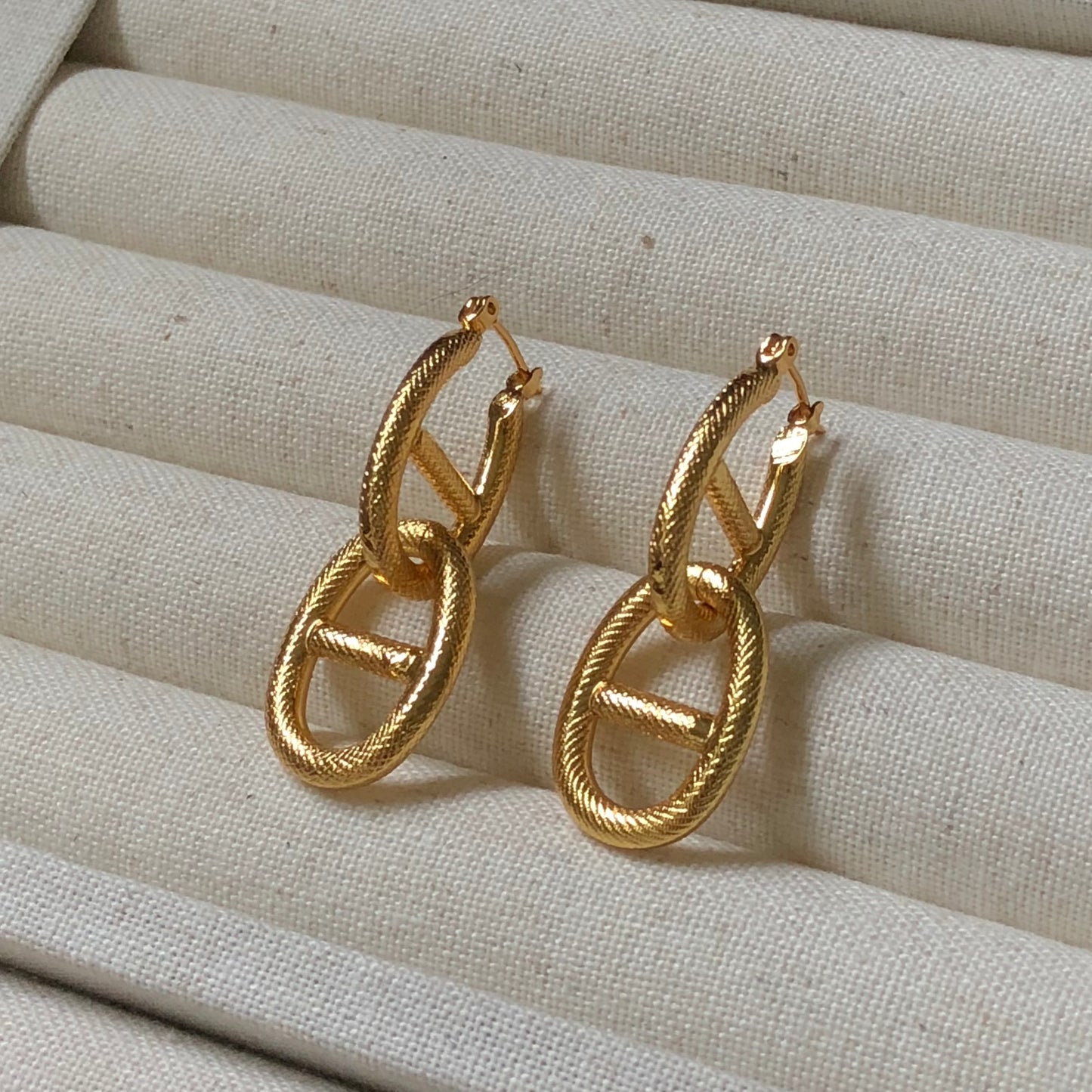 Textura Chain Hoops