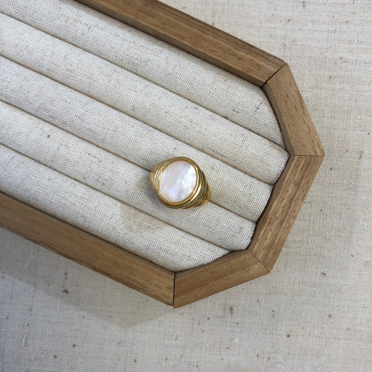 Vintage Shell Signet Ring