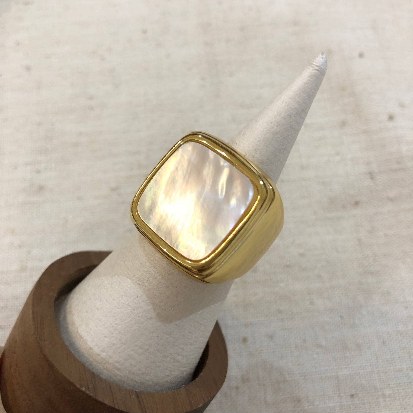 Iridescent Shell Bold Ring