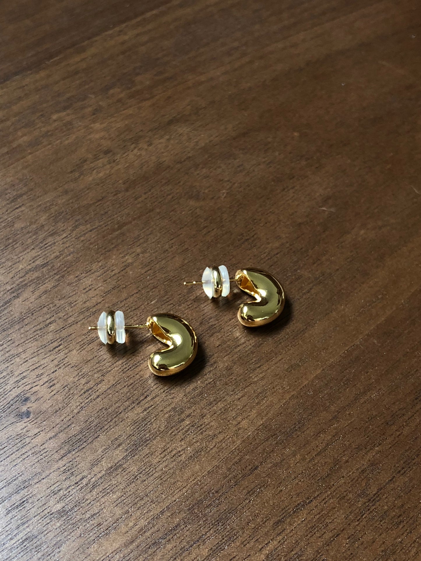 Chic Gold Arc 18k Gold-Plated Earrings