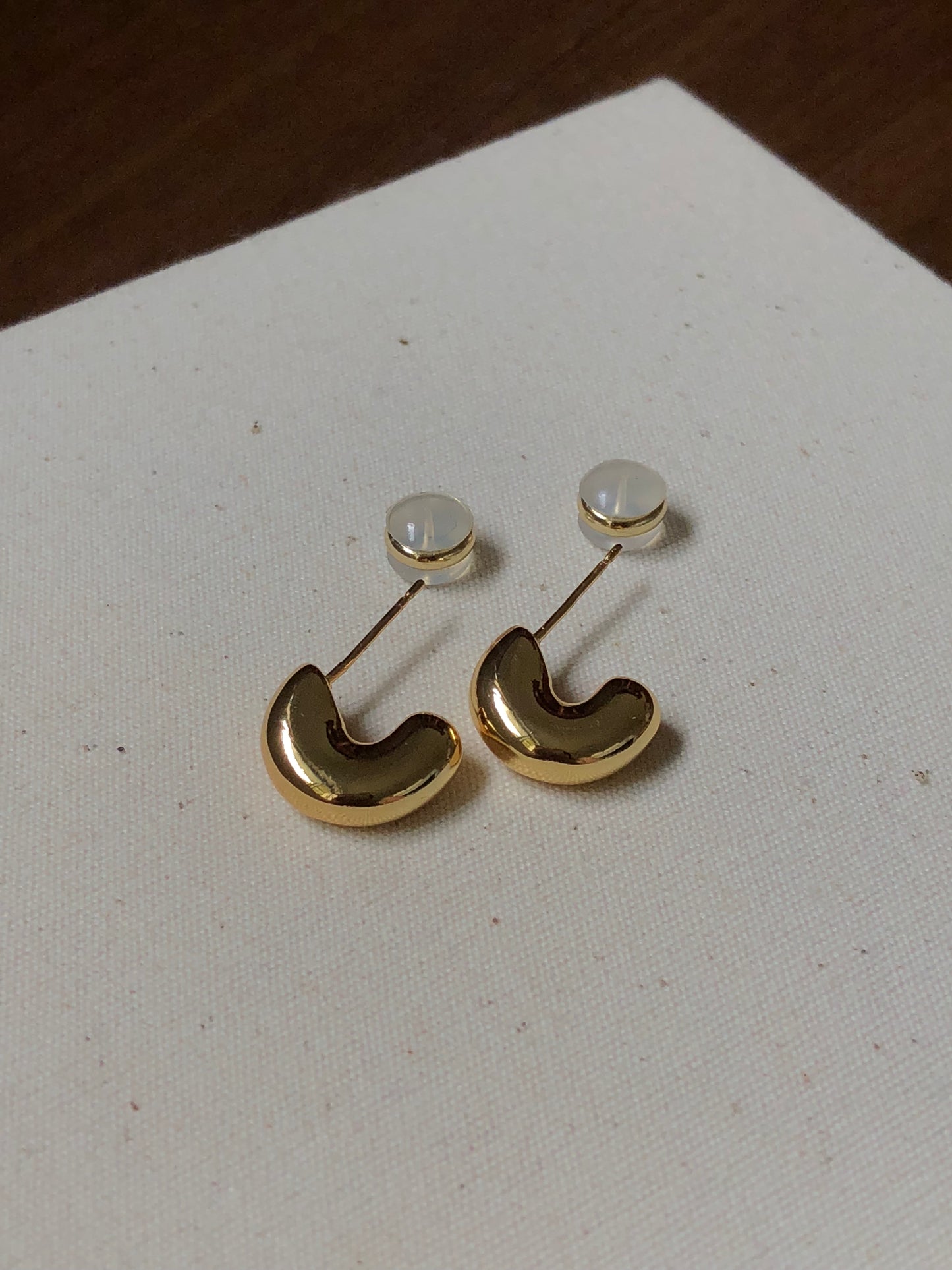 Chic Gold Arc 18k Gold-Plated Earrings