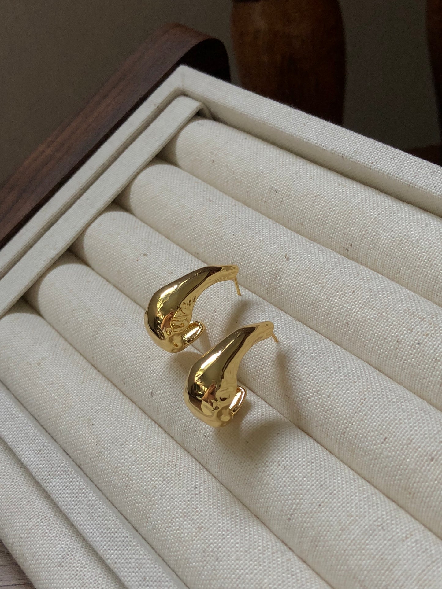 Sleek Gold Drop Earrings | 18k Gold-Plated