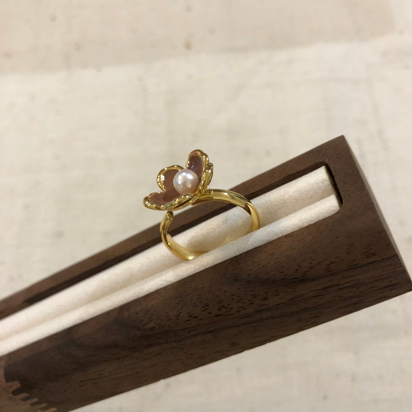 Enamel Bloom Pearl Ring