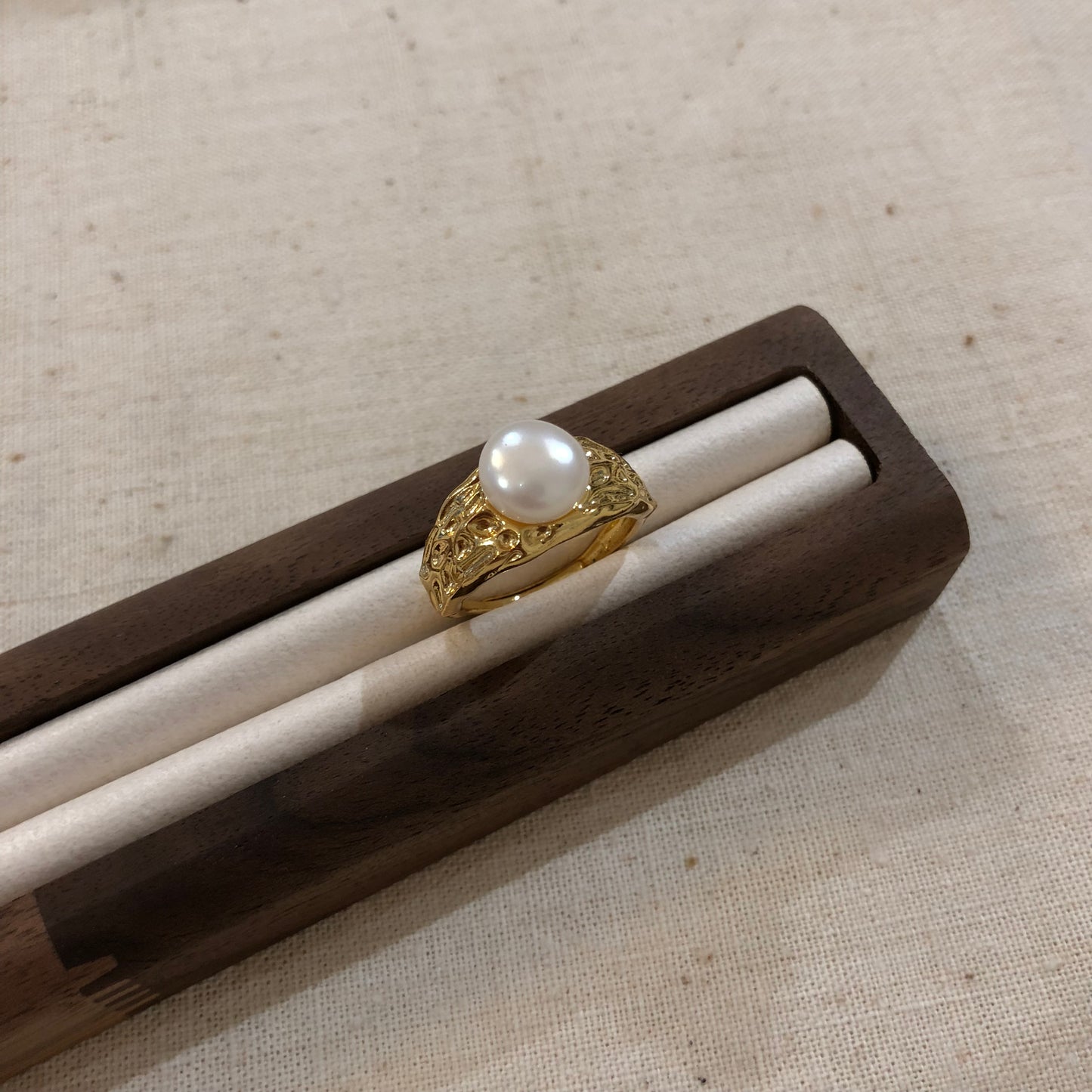 Lustre Vault Pearl Ring