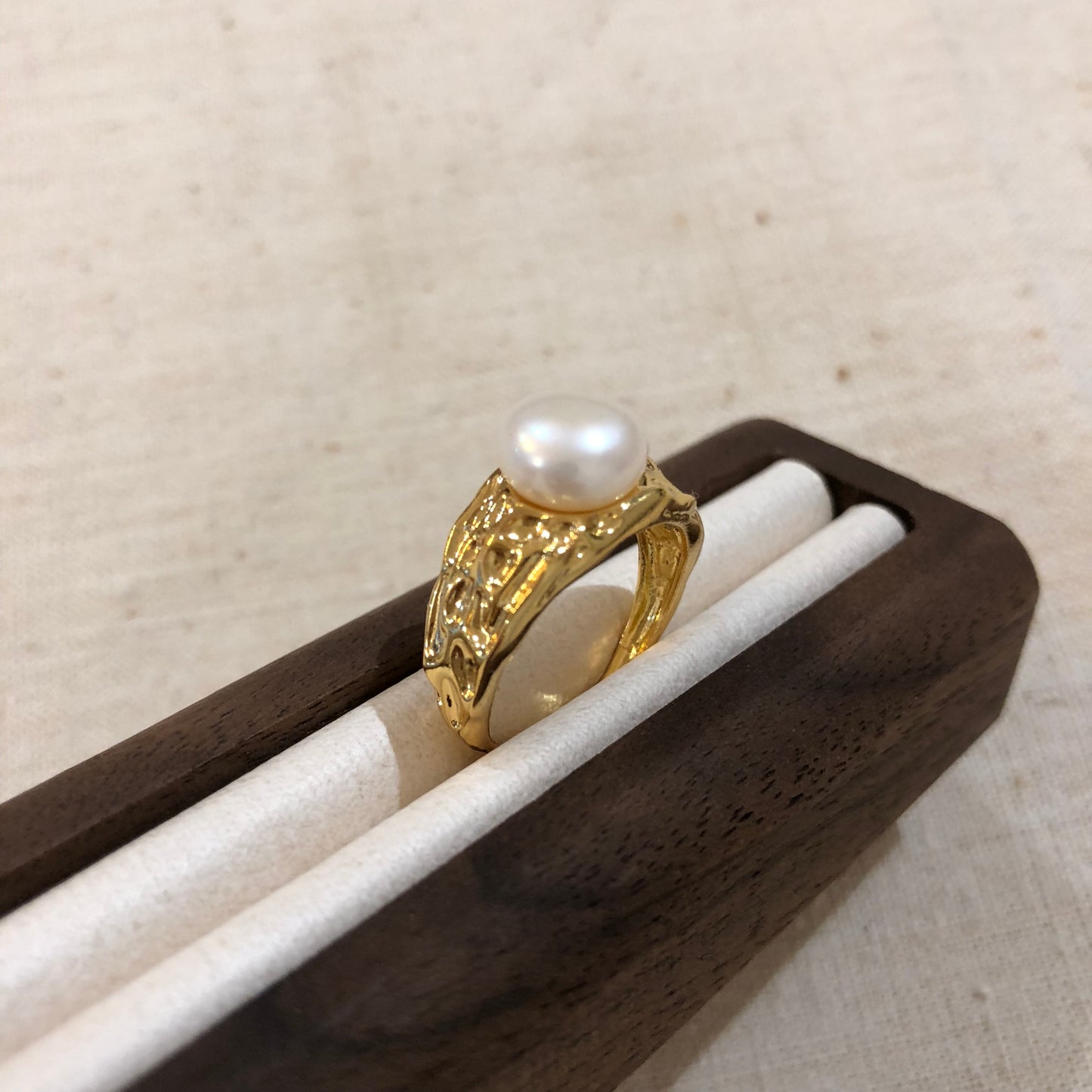 Lustre Vault Pearl Ring