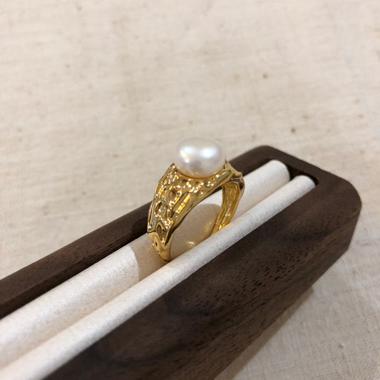 Lustre Vault Pearl Ring