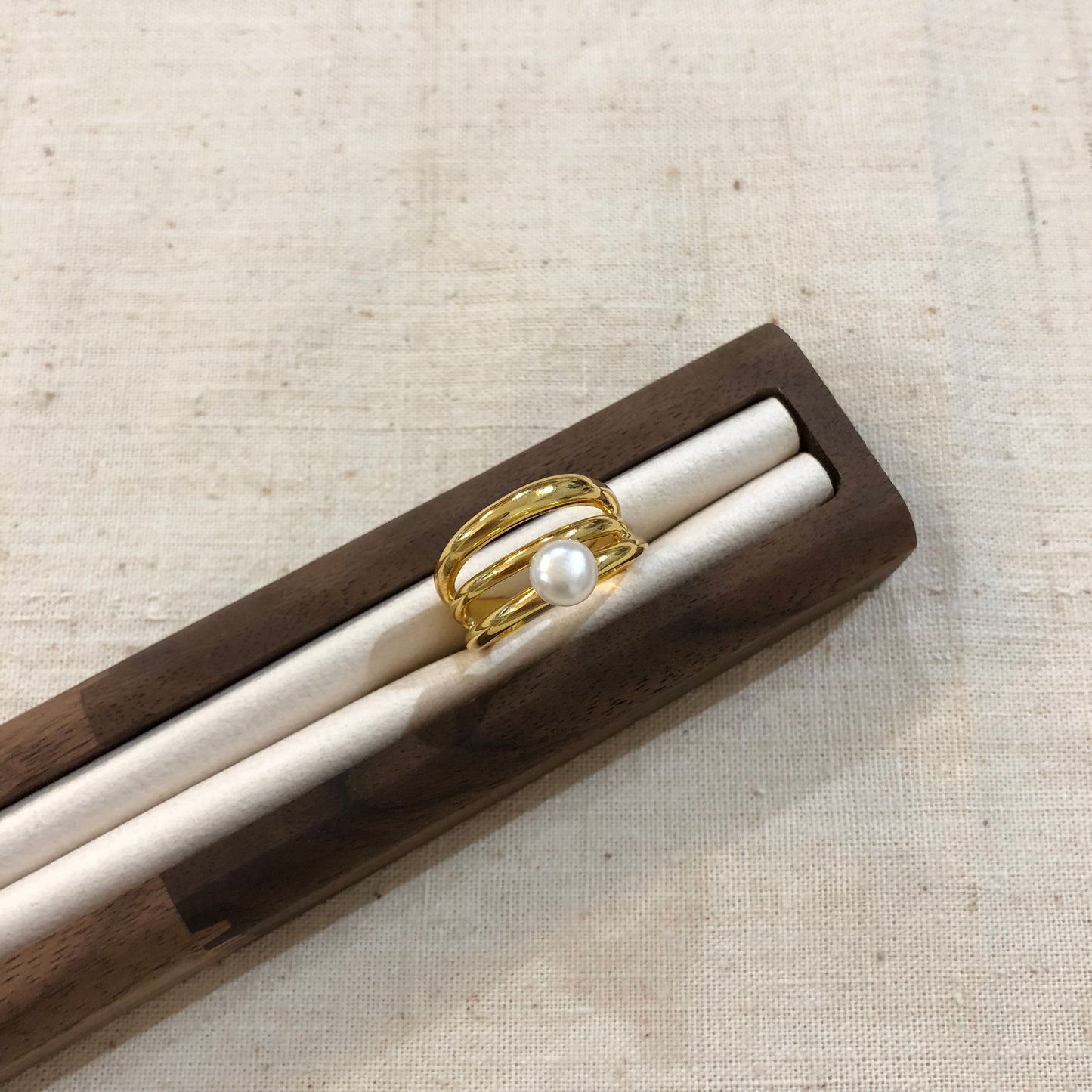 Contour Pearl Ring