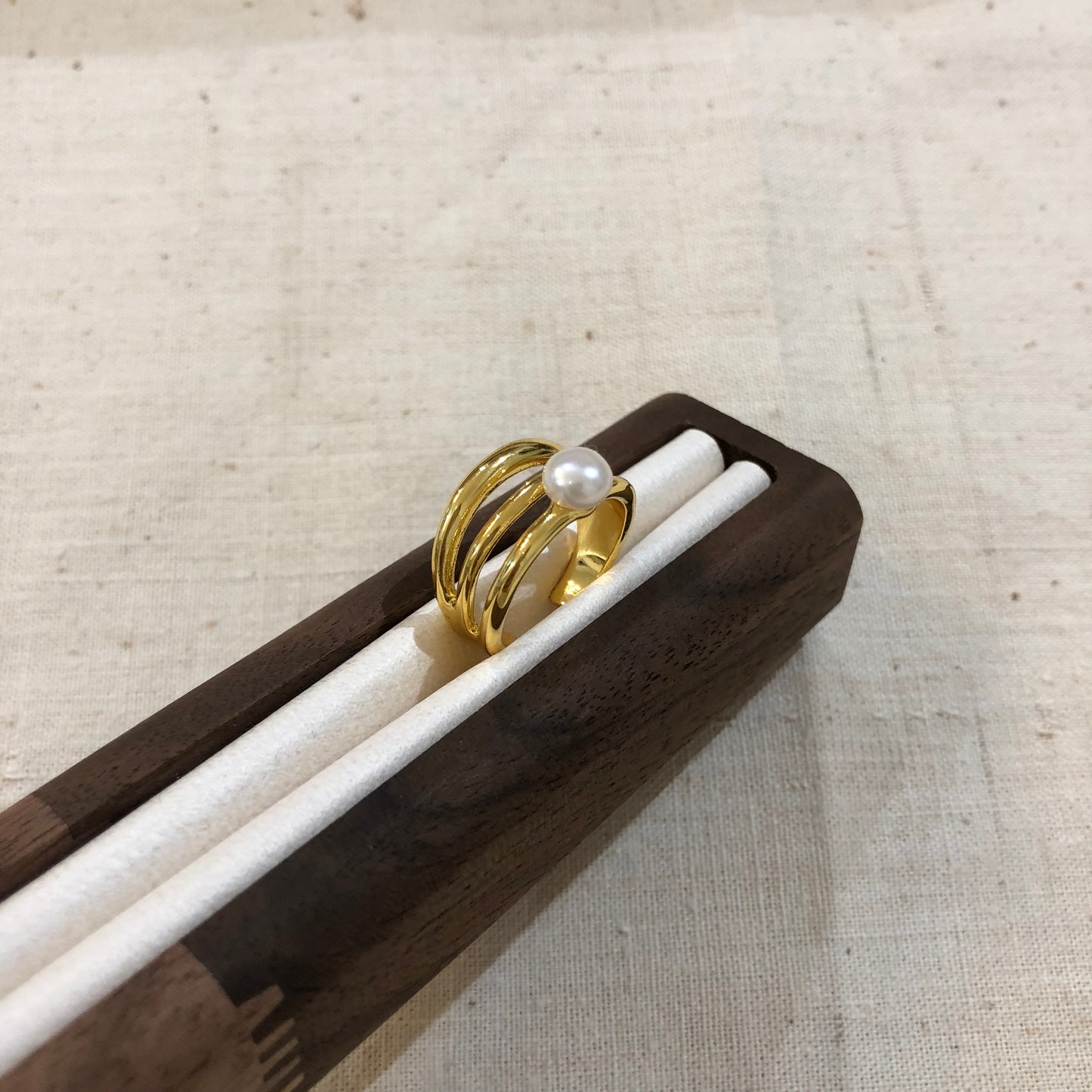 Contour Pearl Ring