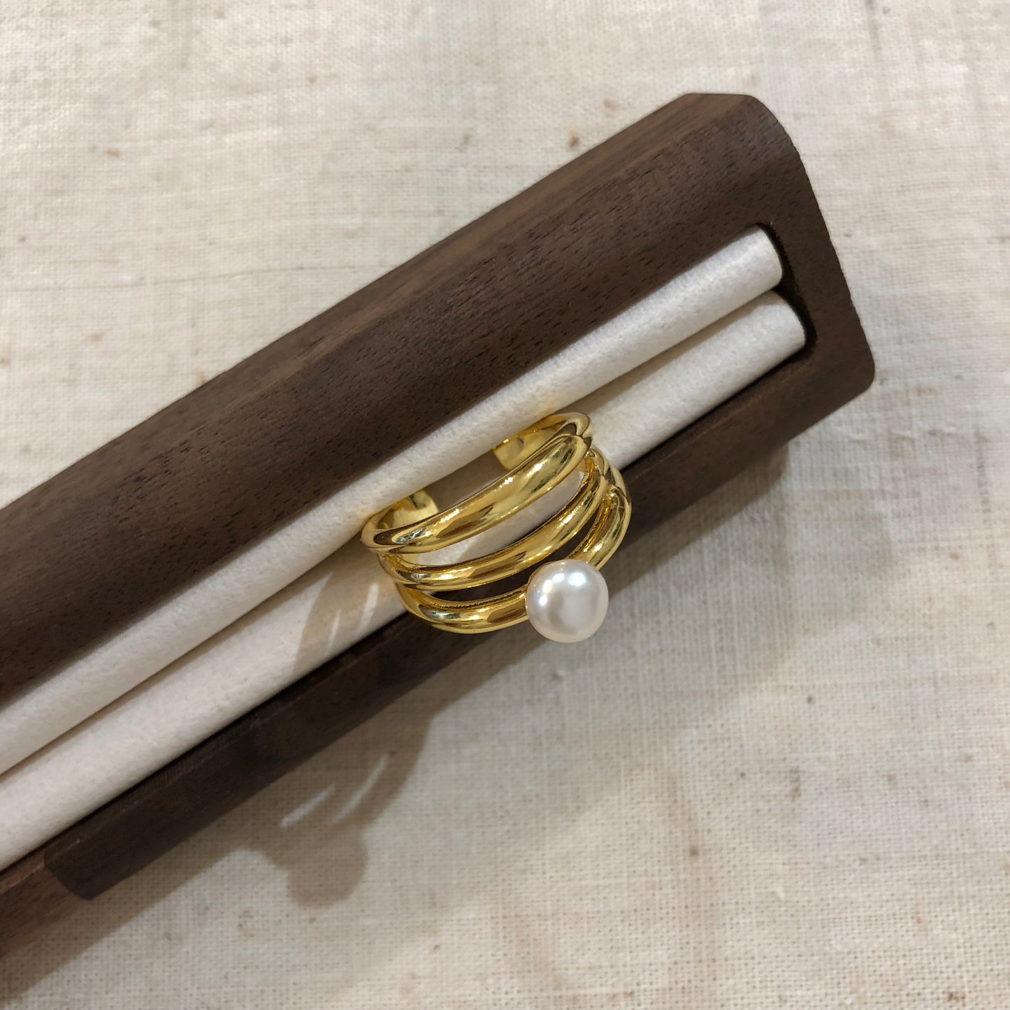 Contour Pearl Ring